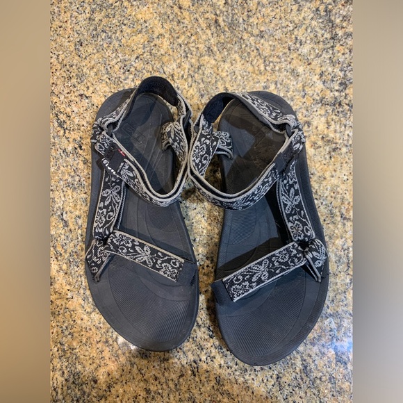 Teva black sandals women’s size 9 - Picture 2 of 7